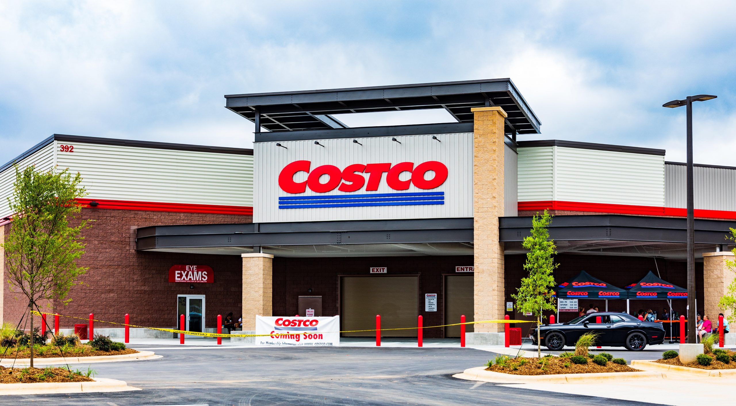 I’m a pro bargain-hunter and there’s 10 things you need to get from Costco – the tumblers scream summer day drinks