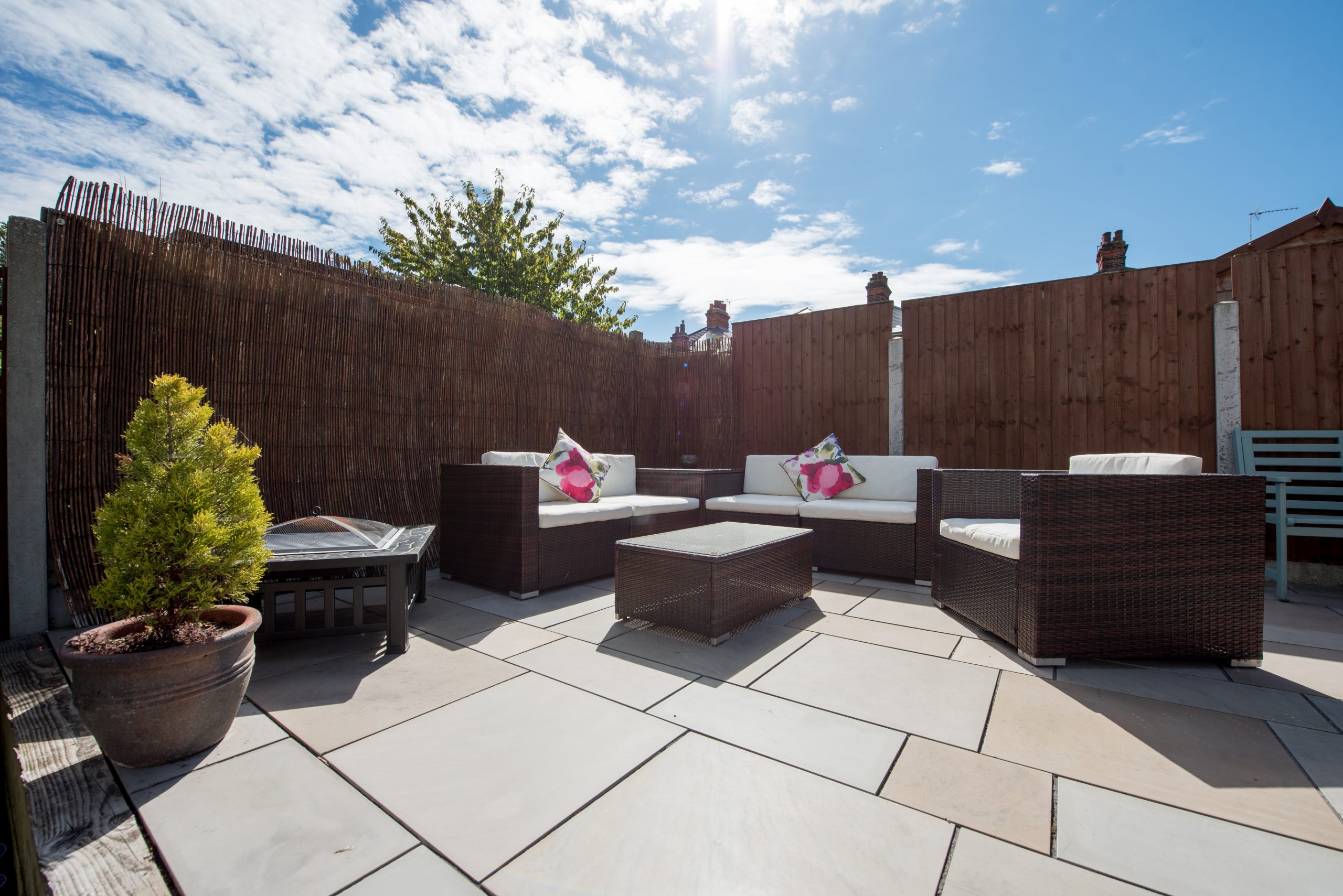 Savvy gardeners rave about 80p trick that banishes black spots from patios & there’s no need to use a pressure washer