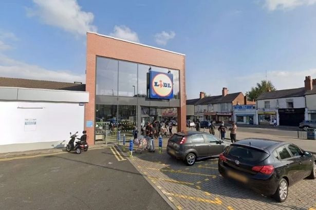 Lidl horror as ‘staff attacked with knife’ and brave witnesses detain suspect