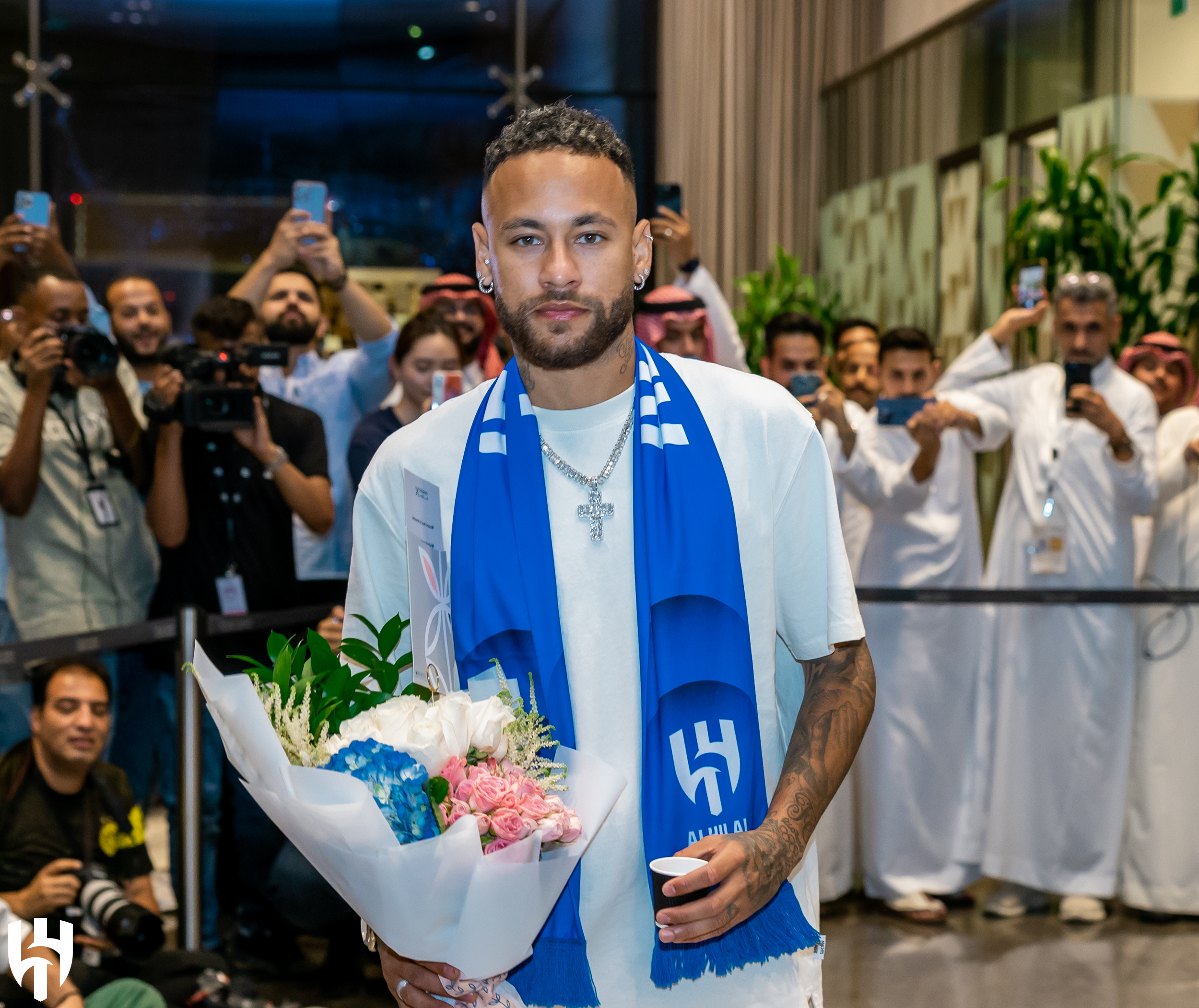 Neymar mobbed as he touches down for £2.5m-a-week Al-Hilal transfer as Saudis promise ‘party worthy of a samba dancer’