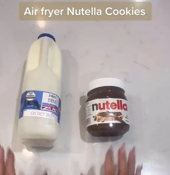 My lazy girl air fryer Nutella cookie recipe only needs three ingredients & takes 7 minutes – it’s the ultimate treat