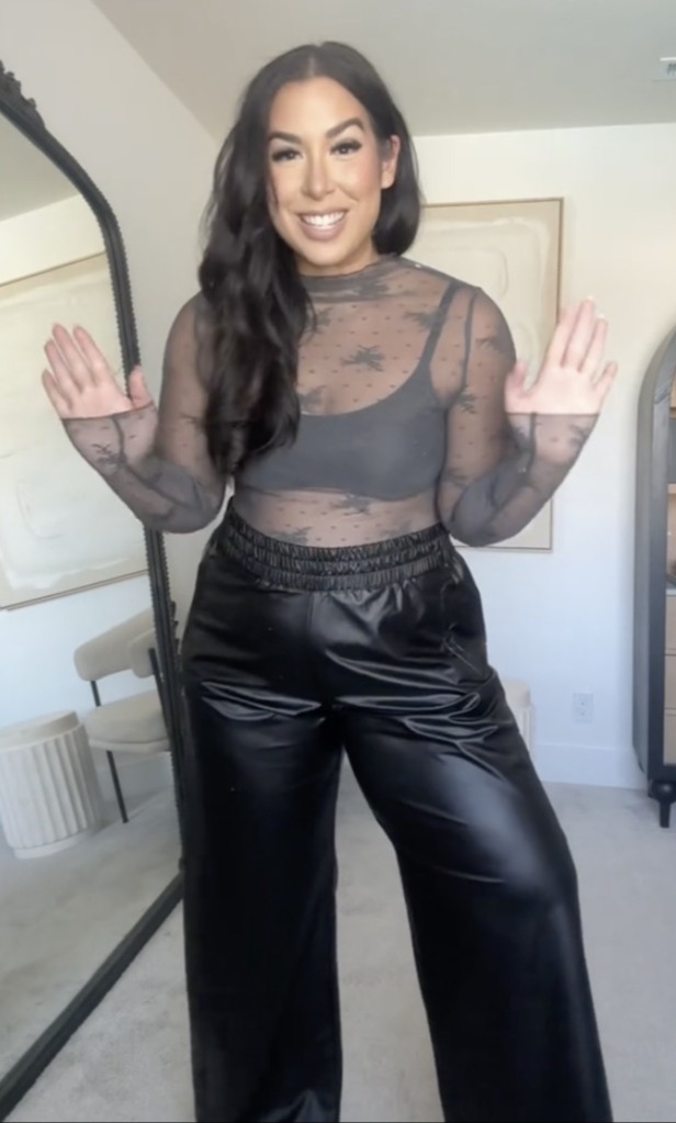 I’m a size 14 with a soft belly and big thighs – my new mesh Aerie top goes great with the brand’s faux leather pants