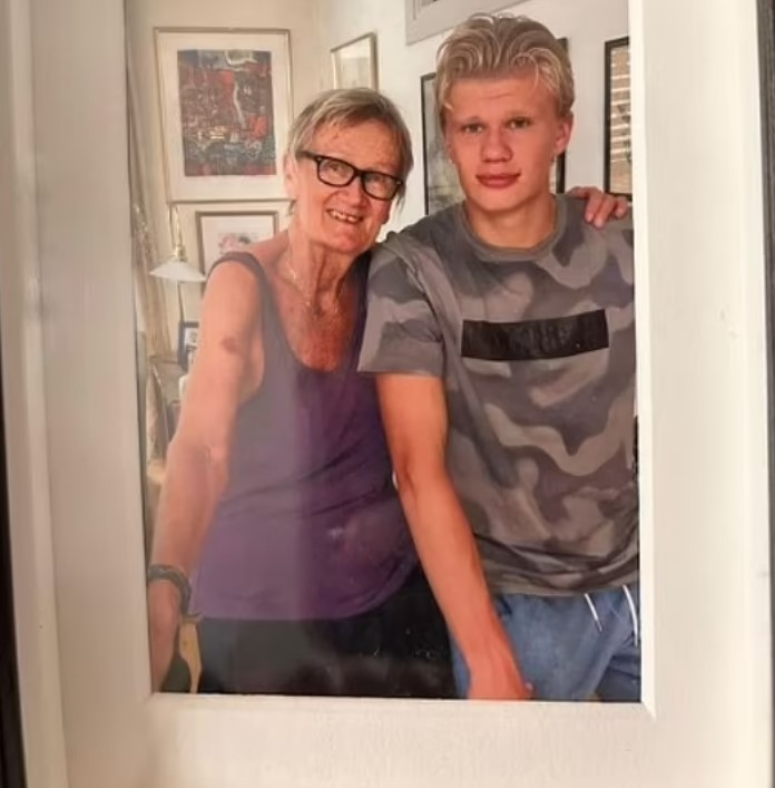Erling Haaland posts picture with his grandma in touching tribute after she died days before Champions League clash