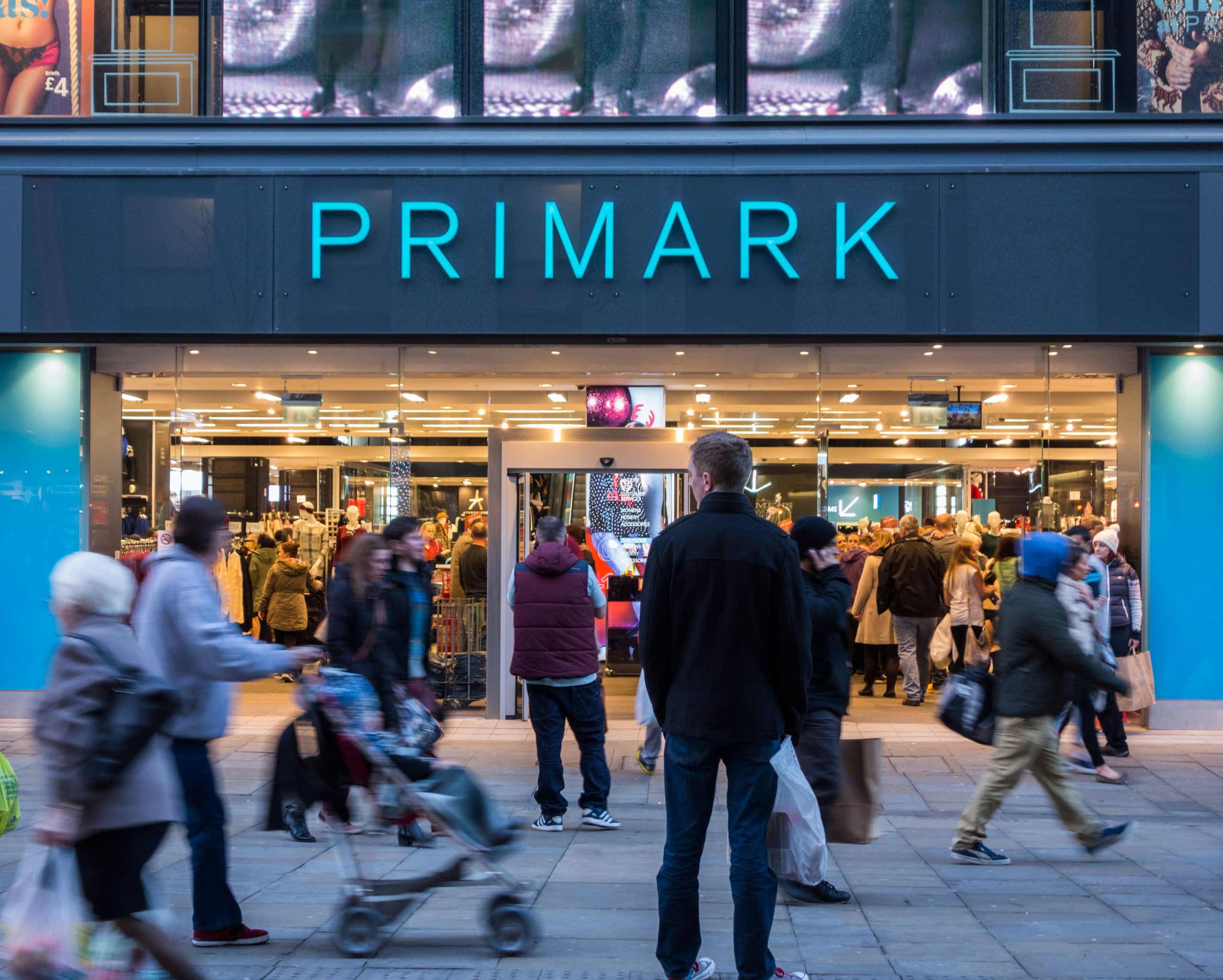 How Primark has the ‘perfect formula for online shopping’ as it shuns home deliveries & expands click & collect services