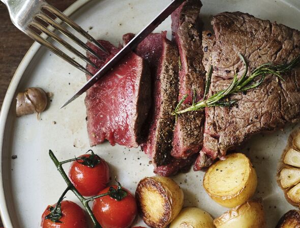 Jamie Oliver’s herby steak and crispy potatoes recipe is a ‘tasty dish’ with only 5 items