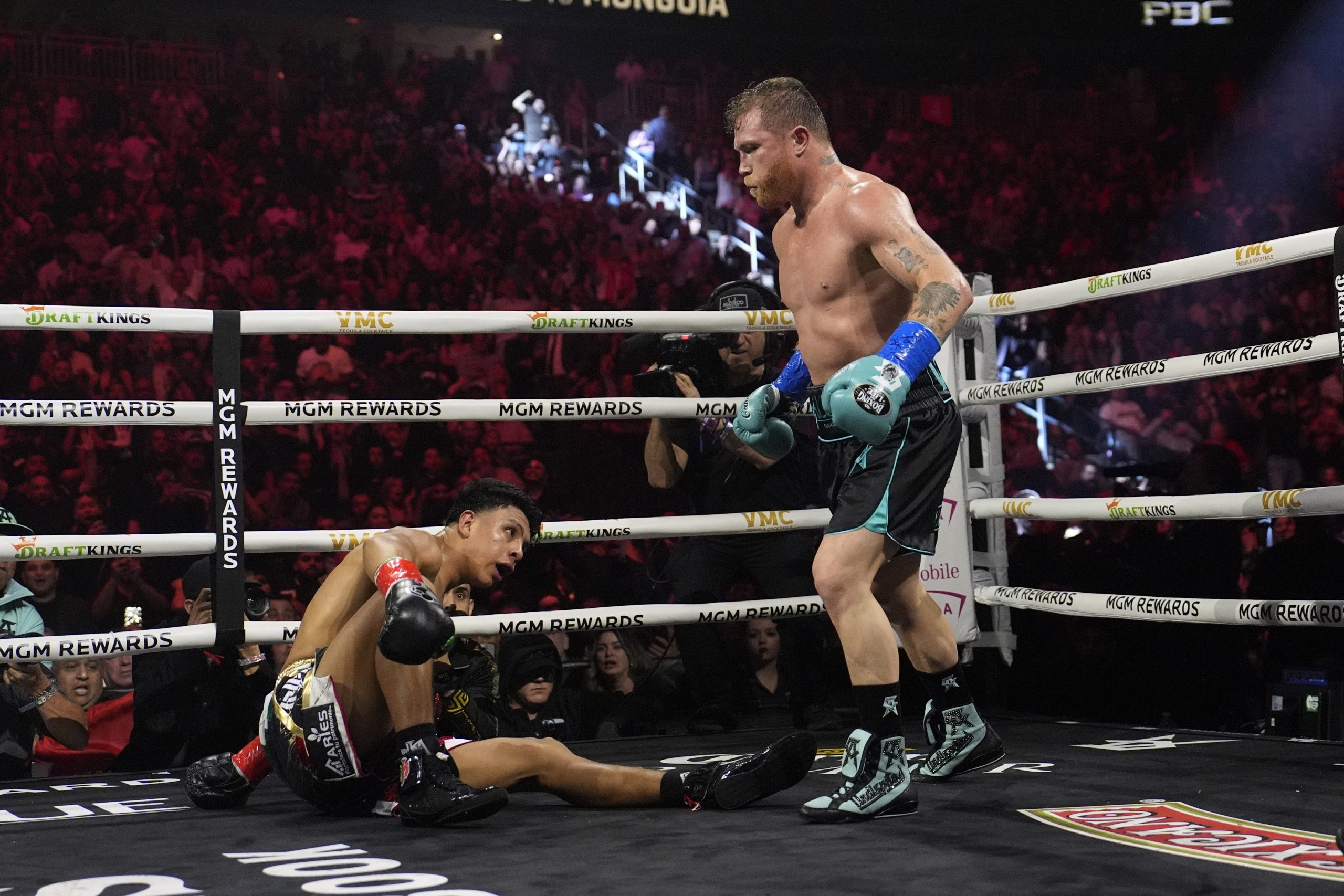 Canelo Alvarez vs Jaime Munguia LIVE RESULTS: Canelo DROPS Munguia for first time in career en route to win