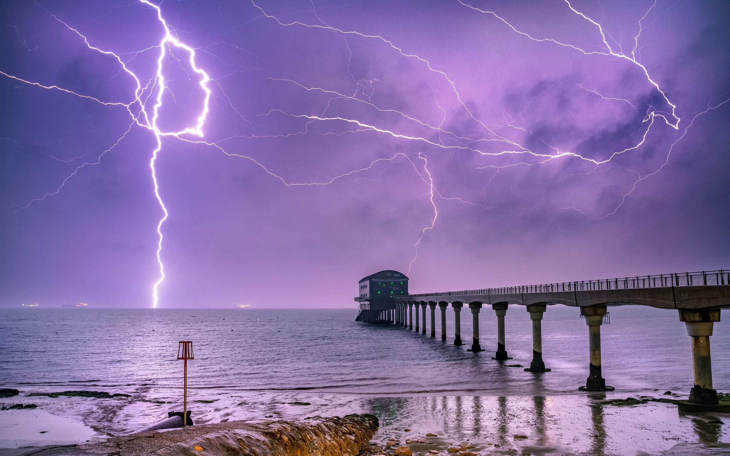 Trains delayed after spectacular lightning storms cut power