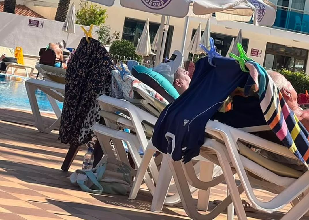 Sunlounger wars in Spain restart as two tourists slammed for ‘selfish’ method to save their beds
