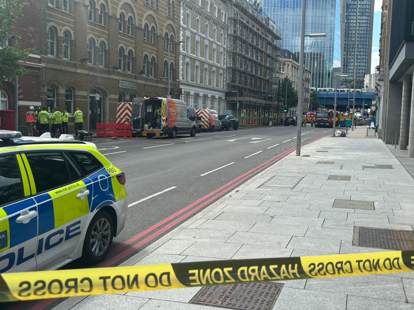 Thousands urgently evacuated from busy buildings after ‘gas leak’ with warning to avoid area