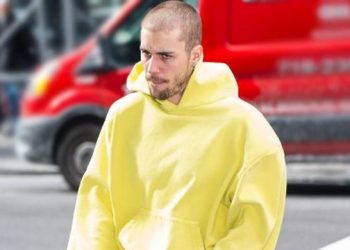 Justin Bieber throws heavy punches after paparazzi run-in