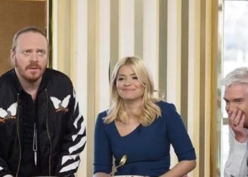 Holly Willoughby surprises fans with reunion post