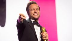 Olly Murs cancels gigs to rest voice after Glasgow walk-off