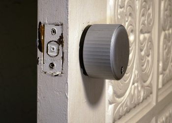 How to install a smart lock