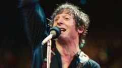 Jeremy Allen White sings as Springsteen in film trailer