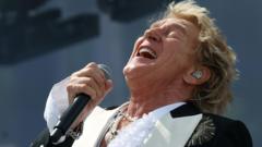 Rod Stewart at Glastonbury: Old school charm from another era