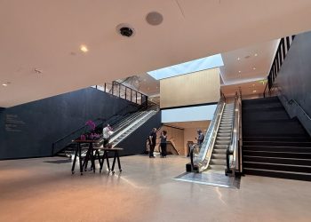 United just opened its biggest-ever airport lounge, and it’s a dream for tech fans – here’s what’s inside