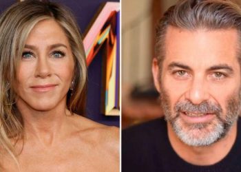 Jennifer Aniston turns heads with growing romance with Jim Curtis