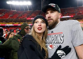 Taylor Swift turns heads with latest Nashville night out