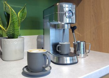 The new Casabrews 5418 Pro is the tiniest espresso machine I’ve tested, but it packs an impressive punch