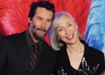 Keanu Reeves, Alexandra Grant show closeness a Broadway show red carpet
