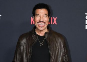 Lionel Richie switched from priesthood to music: ‘Sing it, baby’