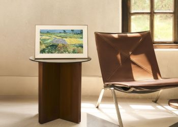 Pexar’s new digital photo frame features a unique wall-light display, and it looks stunning