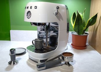 The chic Smeg ECF03 looks like it came straight out of the 1950s, and brews consistently great hot and cold espresso The chic Smeg ECF03 looks like it came straight out of the 1950s, and brews consistently great hot and cold espresso