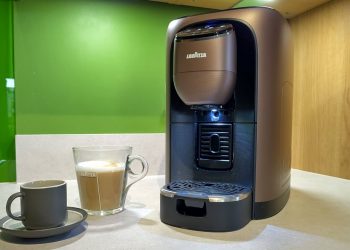 The Lavazza Assoluta adjusts its own brew settings to suit your beans, but does it make a good espresso?