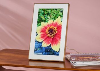 I’ve been testing digital photo frames for years, and I’ve just found my favorite design – Pexar’s innovative rear-lit stunner