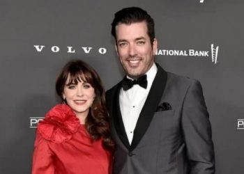 Jonathan Scott gets honest about his, Zooey Deschanel’s Christmas decorations