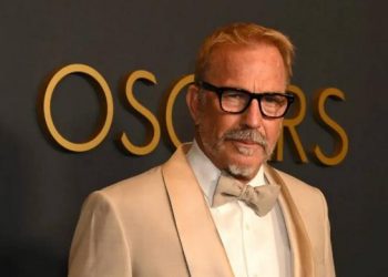 Kevin Costner gets honest about being a bachelor during festive season