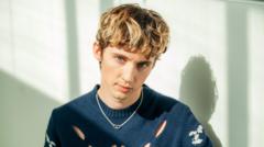 Cosmetic doctor sorry for picking apart singer Troye Sivan’s looks on TikTok