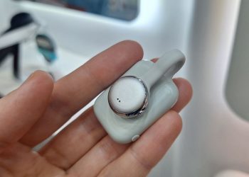 SwitchBot’s new gadget clips to your collar and records your conversations, so you’ll never have to pay attention ever again