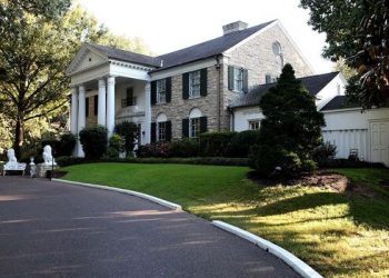 Inside Elvis Presley’s laundry room that’s not on the Graceland tour