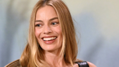 Which British sitcom does Margot Robbie think is the best thing on TV?