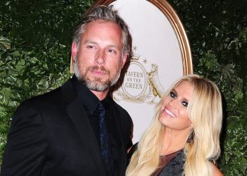 Jessica Simpson, Eric Johnson still living together despite announcing split last year