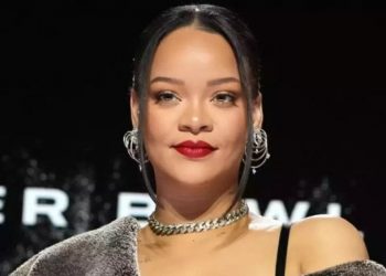 Rihanna makes first woman to cross 200M RIA single certifications