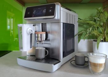 I spent two weeks with the gorgeous Philips Café Aromis espresso machine, and creating delicious custom coffees has never been so much fun