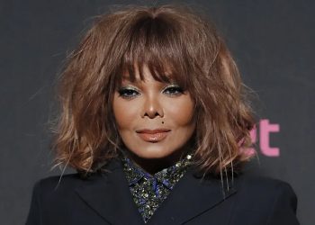 Janet Jackson delivers heartfelt message in rare public appearance post ‘Michael’ success