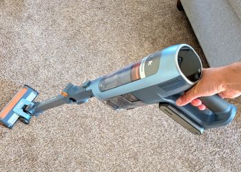 The Shark Powerdetect Speed delivers superb cleaning in short bursts, and with a mess-reducing auto-empty dock, it’s superb value