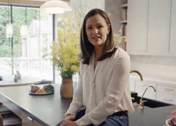 What Jennifer Garner does when she is ‘home all day’?