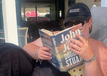I finished 31 books in August and this is how I juggle my reading time