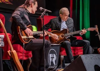 Status Quo legend Francis Rossi finds modern life increasingly baffling in solo show